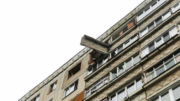 В Нижнем Новгороде взрыв газа привёл к обрушению балкона, пострадали два человека