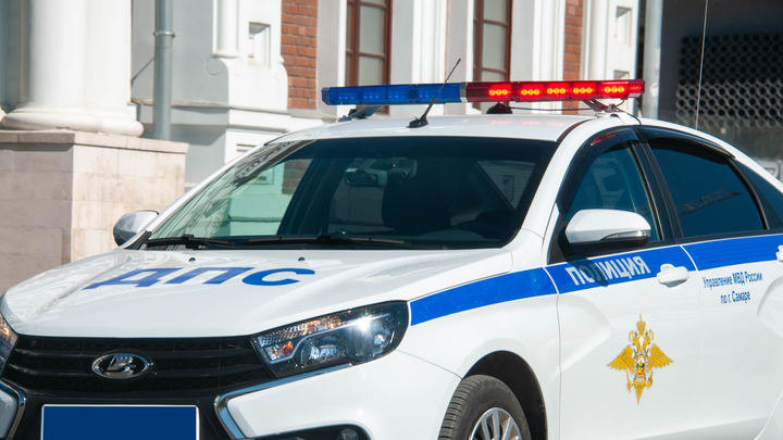 В Свердловской области мигрант за рулем Daewoo Nexia влетел в здание ГИБДД