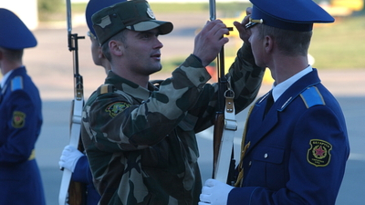 Минск прикрывает тылы армией? Инсайдер заявил о стягивании войск в столицу Белоруссии