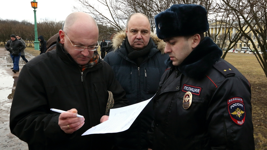 Оппозиционер Резник узнал, сколько стоит схватить за шею сотрудника Росгвардии Оппозиционер Резник узнал, сколько стоит схватить за шею сотрудника Росгвардии