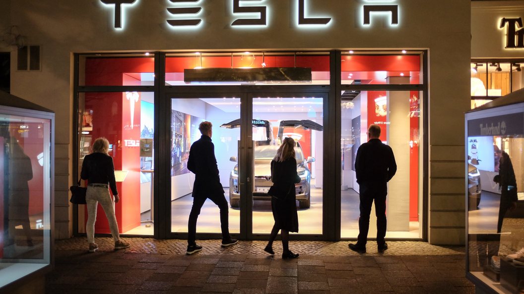 Tesla расширяет свой штат Tesla расширяет свой штат