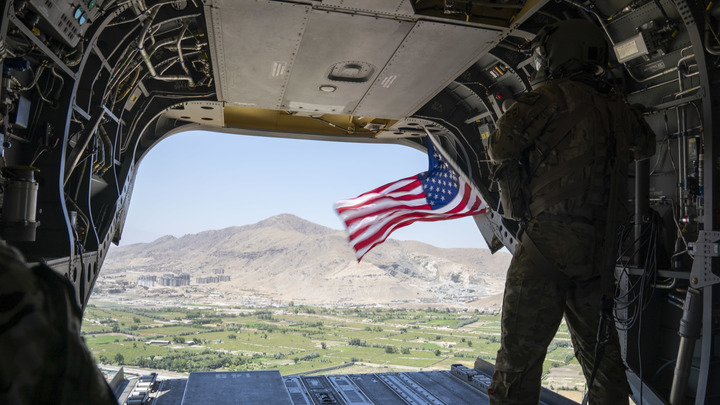 Самолёты для имитации русских истребителей: США совершили странный манёвр в Арктике