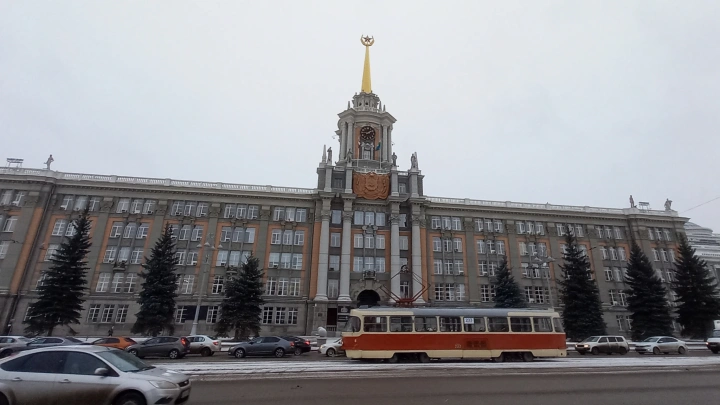 Глава Екатеринбурга уволил своего зама по финансам, но оставил в мэрии его сына