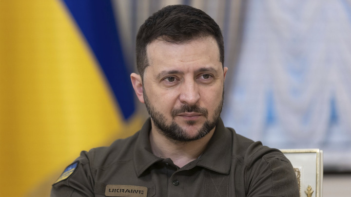 Экс-депутат Украины назвал дату завершения конфликта, до которой Зеленский хочет вывезти все деньги