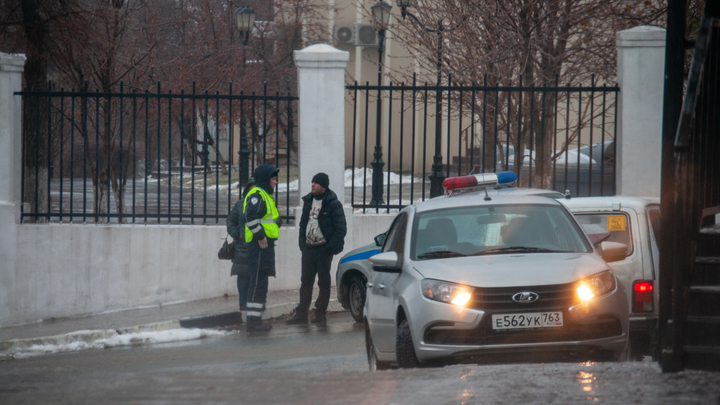 Полицейская машина попала в аварию на улице Станционной в Новосибирске