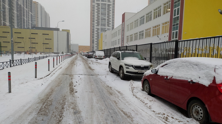 В Петербурге объяснили, почему уборка улиц идет так медленно