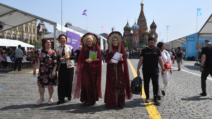 Двери в Россию откроет карта русского. Но в смелой идее увидели скрытую угрозу