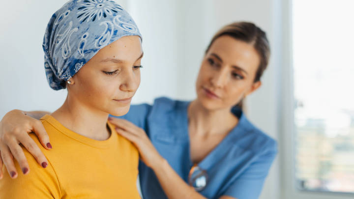 День социального работника 8 июня 2024: оригинальные поздравления в стихах и прозе