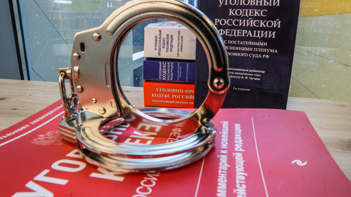 Вам должно быть стыдно!: Брат арестованного мигранта закричал после вопроса