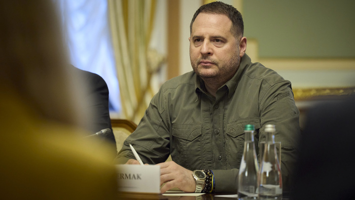 Без фото, без комментариев: Загадочная встреча с командой Трампа. Ермаку выставили унизительные условия