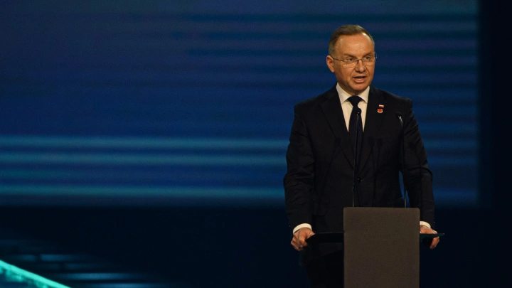 Президента Польши поставили на одну полку с Тихановской. Трамп унизил Дуду у всех на глазах