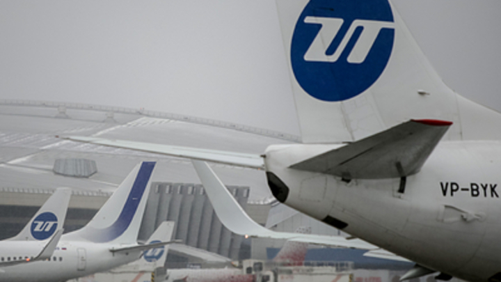 Посадка на брюхо с разворотом: Самолет Utair попал в аварию в Коми