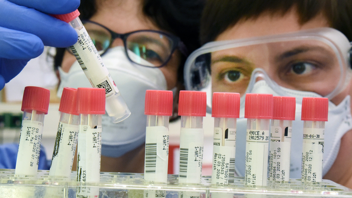 Произошла манипуляция: Нобелевский лауреат усмотрел в коронавирусе ошибку молекулярных биологов