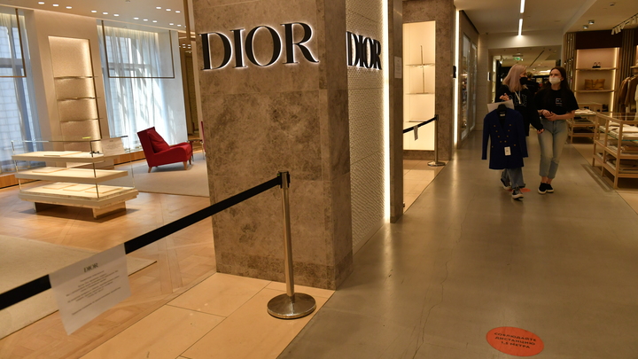 Берёзы и валенки вопреки санкциям: модный дом Dior не смог отказаться от русской красоты