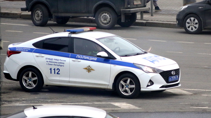 В Екатеринбурге инспекторы ГИБДД положили лицом в пол мигрантов, пытавшихся уйти от преследования