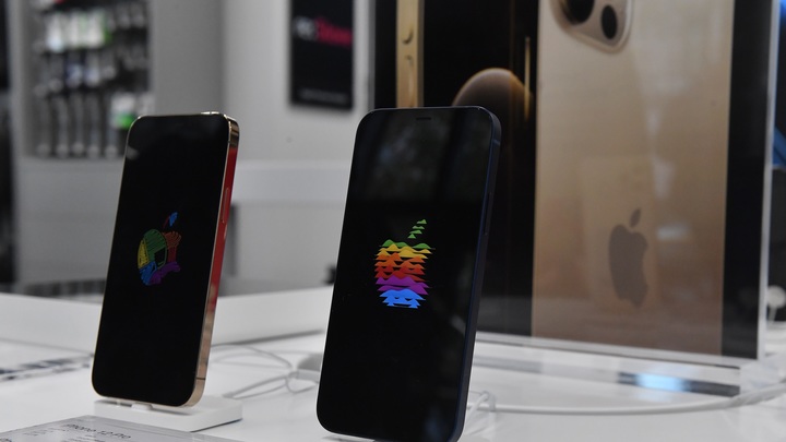 Магазин Apple в Нижнем Новгороде через сутки после закрытия вновь заработал