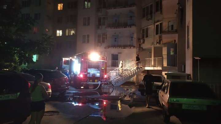 В Новороссийске при пожаре в 20-этажном доме погибла 51-летняя женщина