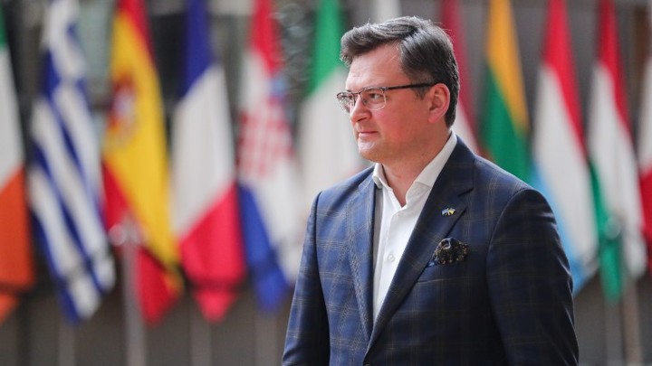 Киев предъявил ультиматум Европе. Кулеба: Не будет вашего оружия, возьмёмся за лопаты