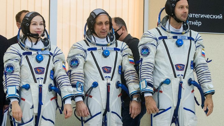 Певец Юрий Лоза заявил, что Юлия Пересильд не летала в космос для съемок фильма «Вызов»