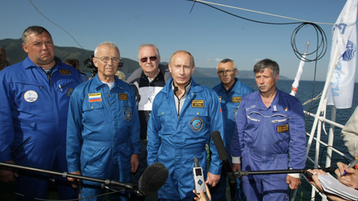 Readovka: гастарбайтеры на тракторе переехали в Подмосковье Героя России