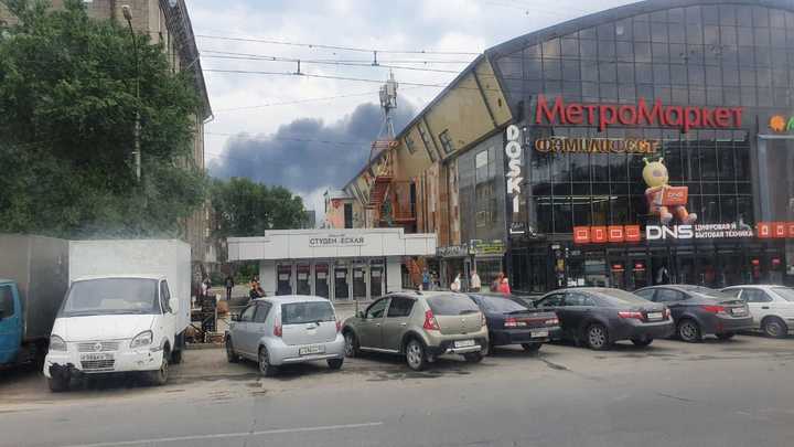В Новосибирске начался крупный пожар на металлургическом заводе