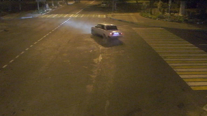 В Сочи задержали водителя, устроившего дрифт около многоэтажки