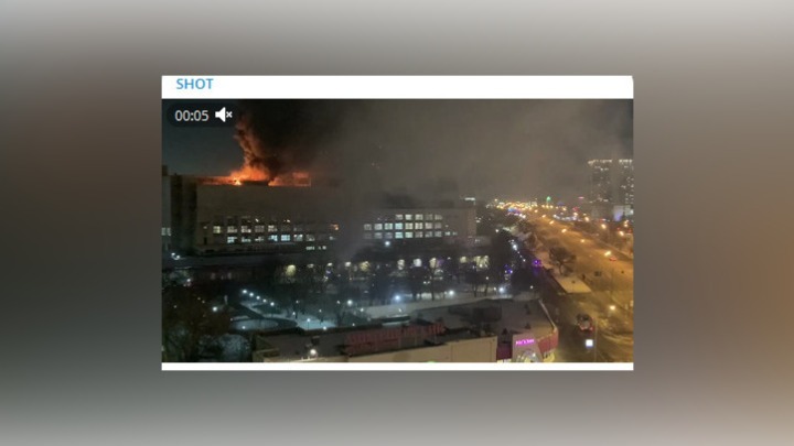 Пожар на Микояновском мясокомбинате очевидцы сняли на видео
