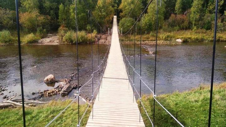 В национальном парке Зигальга появился новый мост и странные знаки