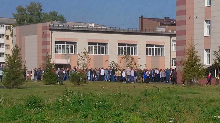 В Новокузнецке эвакуировали лицей из-за сообщений о бомбе