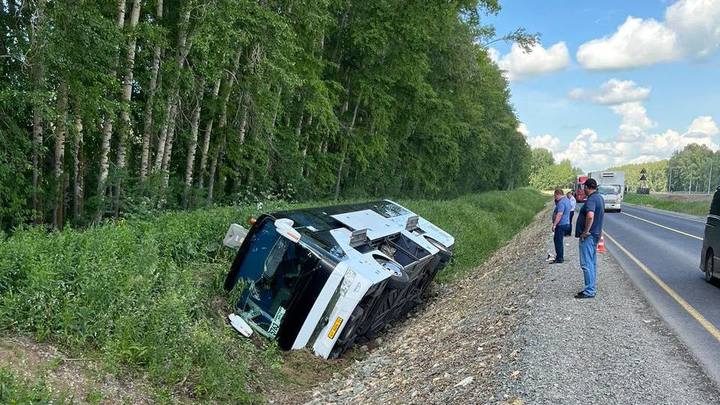 В попавшем в ДТП в Кузбассе автобусе находилось 38 пассажиров