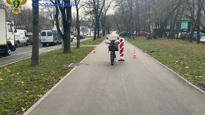 В Москве курьер сбил мамочку с коляской: ребенок в больнице