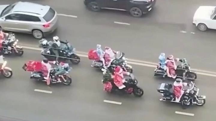 Мотопарад Дедов Морозов и Снегурочек прошёл в Краснодаре