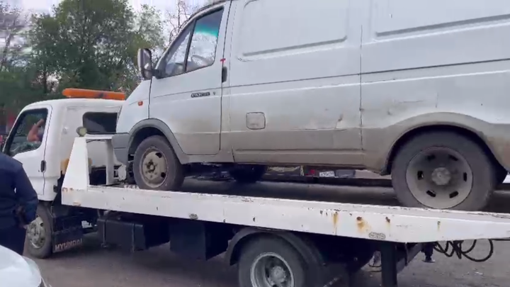 В Новосибирске в ходе рейда на Хилокской изъяли автомобиль и цветы