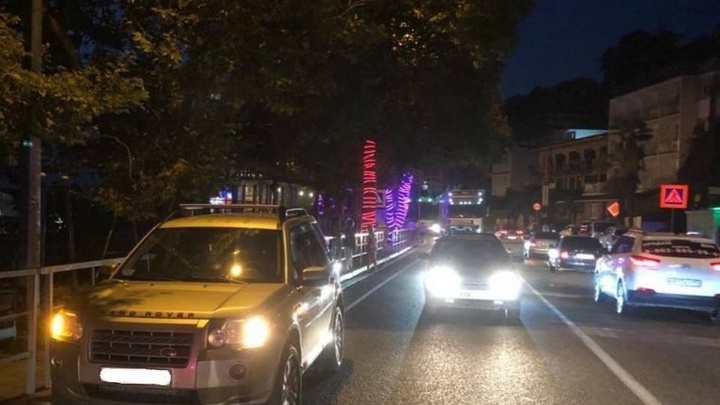 В Сочи 6-летняя девочка попала под колёса иномарки