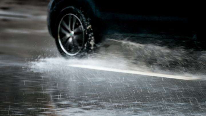 В Самаре из-за повреждения водовода затопило одну из улиц