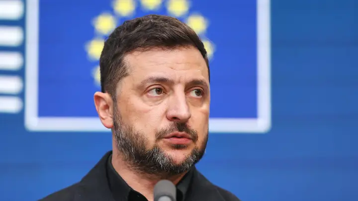 Такая операция сорвалась. В Киеве уже открывали шампанское. Но в дверь постучали люди в штатском