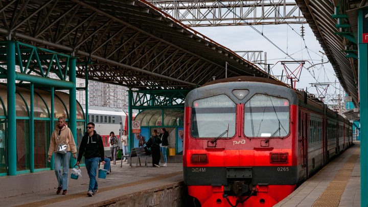 Четырёх футболисток самарских Крыльев сняли с поезда за дебош
