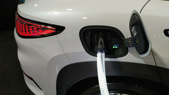 Новосибирцы проявляют повышенный интерес к электромобилям из-за нового утильсбора
