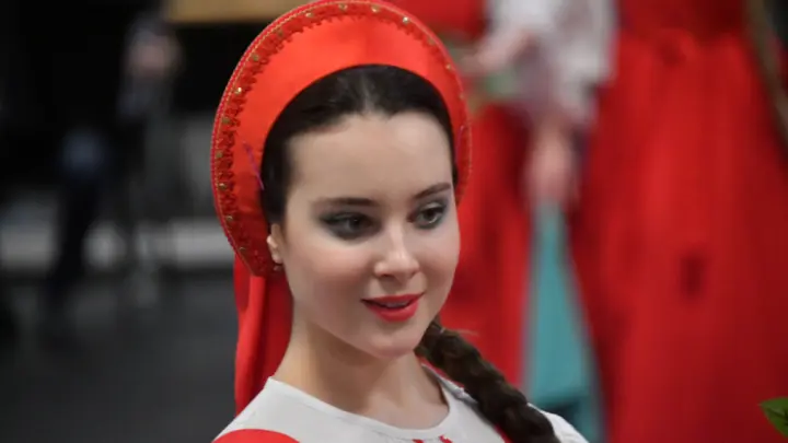 Путин поддержал девушек в кокошниках после скандала в свердловской школе