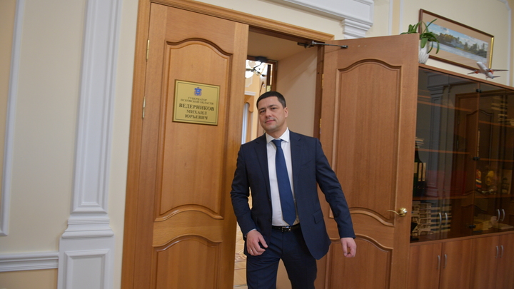 Скандал в Пскове: Губернатора уличили в получении 99 рублей от иноагента