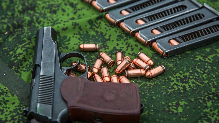 Бывший украинский силовик сдал оружие в Херсоне