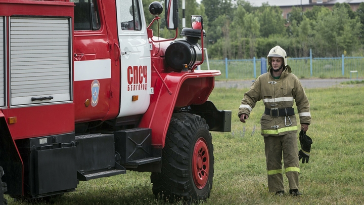 В Геленджике потушили пожар, охвативший два частных дома