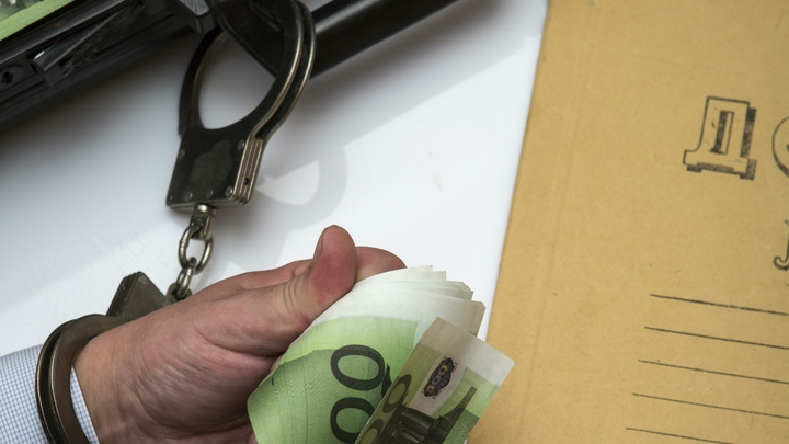 Отмывание денег и сговор: ФБР задержало четырех граждан России