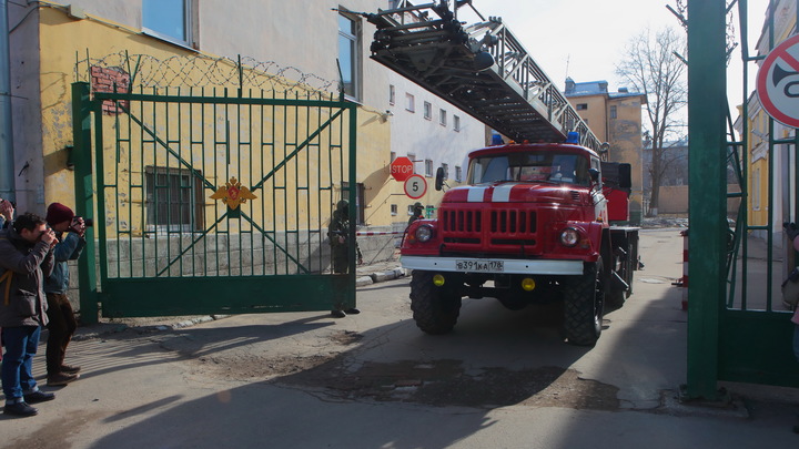 В Сочи из горящего дома эвакуировали 27 человек