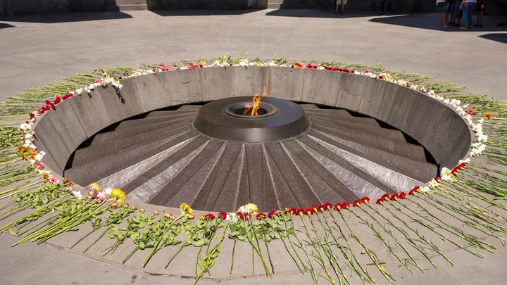 Министр обороны Грузии почтил в мемориальном комплексе память жертв Геноцида армян