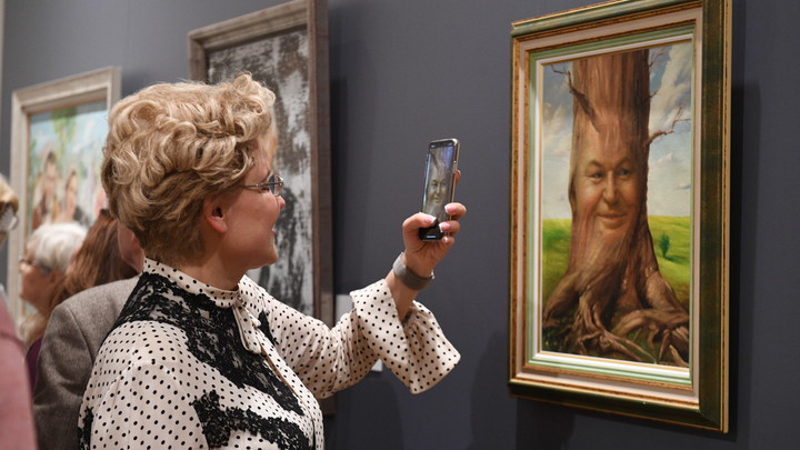 Тренд сегодняшнего дня!: Малышева в прямом эфире научила Урганта правильно чихать