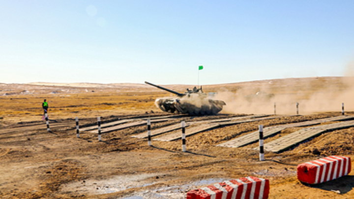 Мощные взрывы на западе Донецка: Источник сообщил о танках в Донбассе