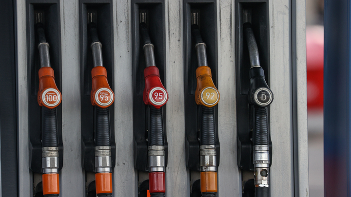 Казахстан вводит полный запрет на вывоз из страны бензина и дизельного топлива