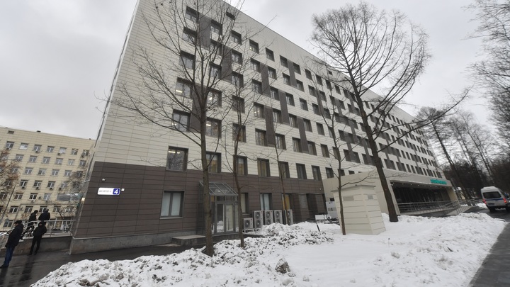 Пациенты ярославской больницы возмутились ужином в виде пирожка