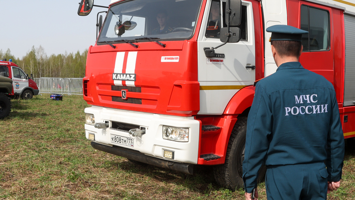 В Краснодаре школьники пытались сжечь бытовку с бездомными